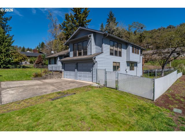 107 WOODOAK Dr, Roseburg, OR 97471