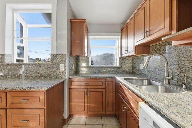 2801 Bartlett Street, Oakland, CA 94602