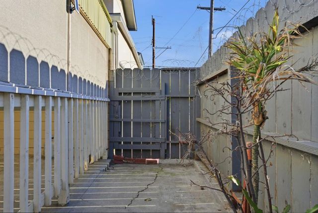 2801 Bartlett Street, Oakland, CA 94602