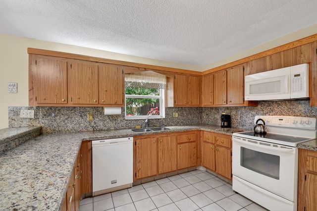 6730 Starkeys Place, Lake Worth, FL 33467