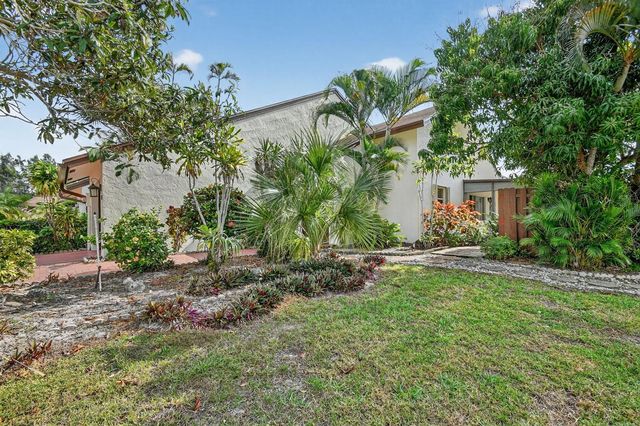 6730 Starkeys Place, Lake Worth, FL 33467
