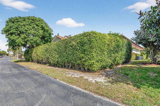 6730 Starkeys Place, Lake Worth, FL 33467