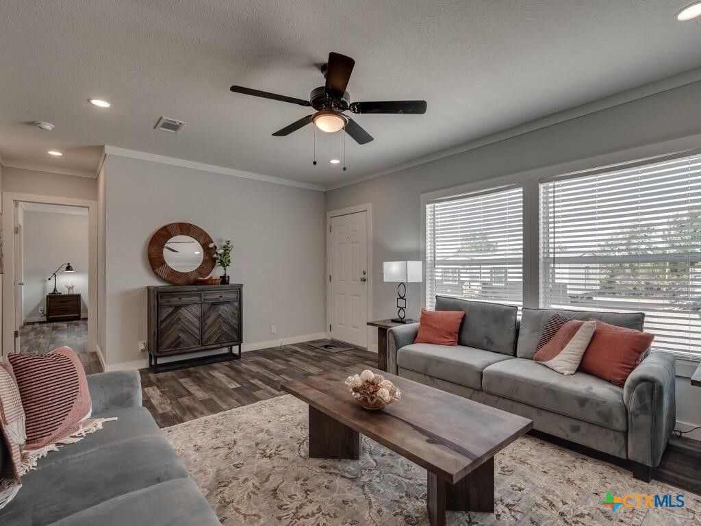 Image 4 of property listing at Lot 40 Prado Vista, Elgin, TX 78621