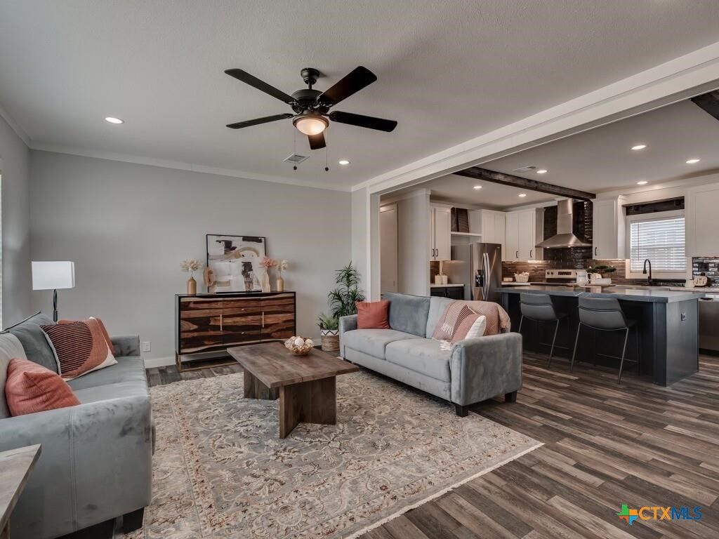 Image 6 of property listing at Lot 40 Prado Vista, Elgin, TX 78621