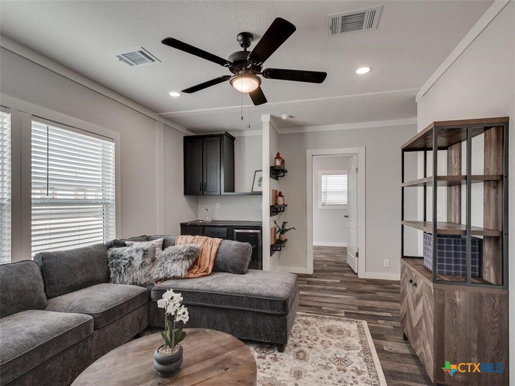 Image 7 of property listing at Lot 40 Prado Vista, Elgin, TX 78621