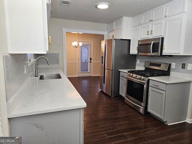 2021 Registry Drive, Hampton, GA 30228