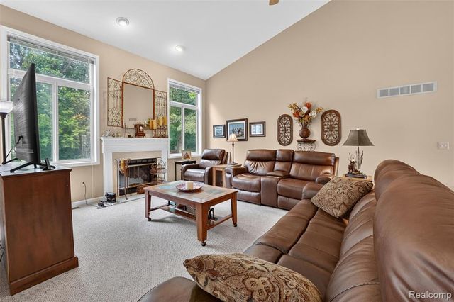 2366 Elkridge Circle, Highland, MI 48356