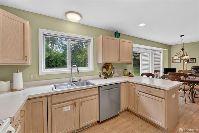 2366 Elkridge Circle, Highland, MI 48356