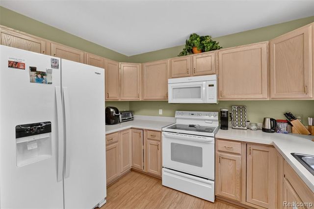 2366 Elkridge Circle, Highland, MI 48356