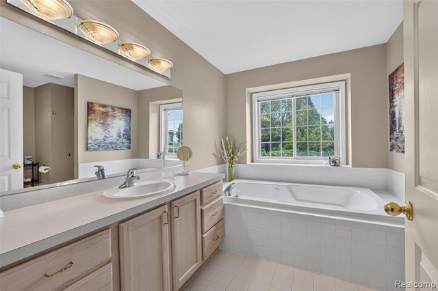 2366 Elkridge Circle, Highland, MI 48356