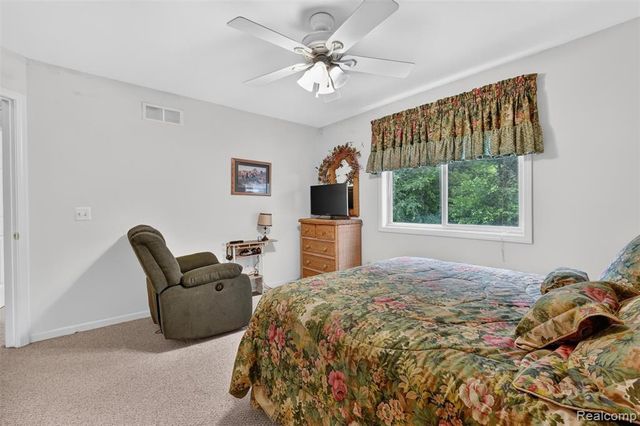2366 Elkridge Circle, Highland, MI 48356
