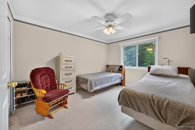 2366 Elkridge Circle, Highland, MI 48356