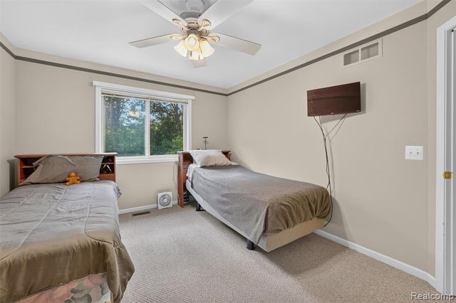 2366 Elkridge Circle, Highland, MI 48356