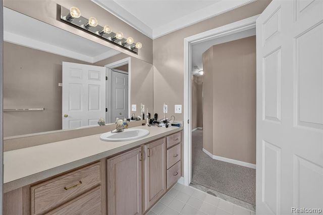 2366 Elkridge Circle, Highland, MI 48356