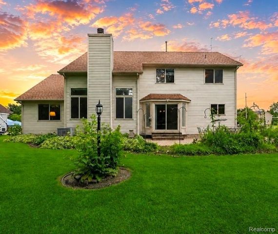 2366 Elkridge Circle, Highland, MI 48356