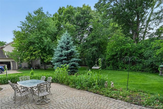 2366 Elkridge Circle, Highland, MI 48356