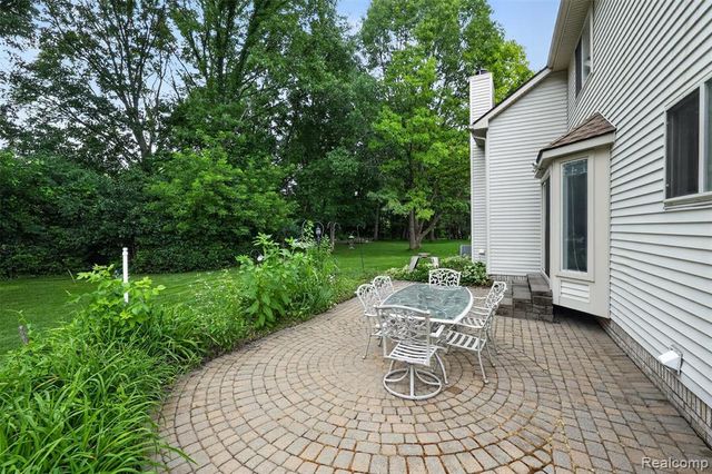 2366 Elkridge Circle, Highland, MI 48356