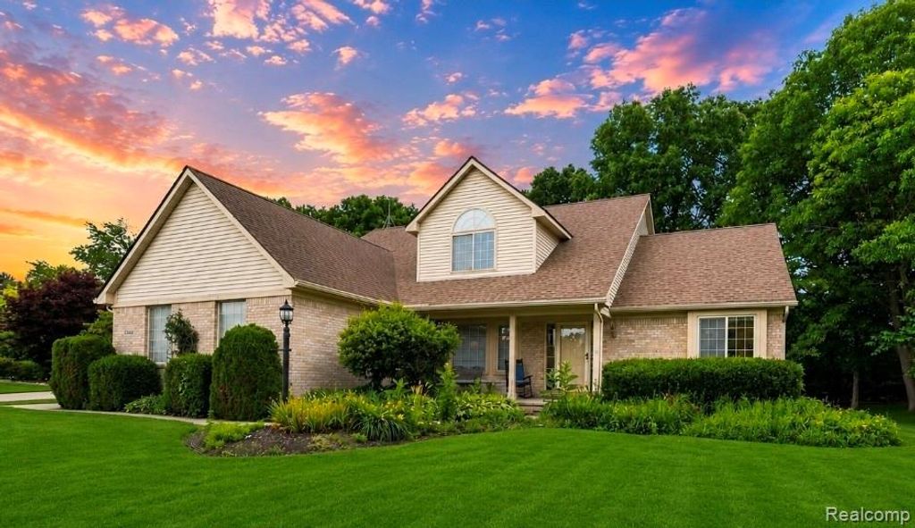 2366 Elkridge Circle, Highland, MI 48356