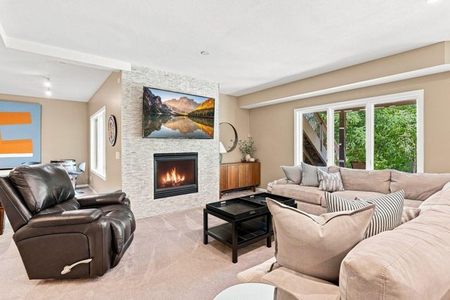 856 Great Oaks Trail, Eagan, MN 55123