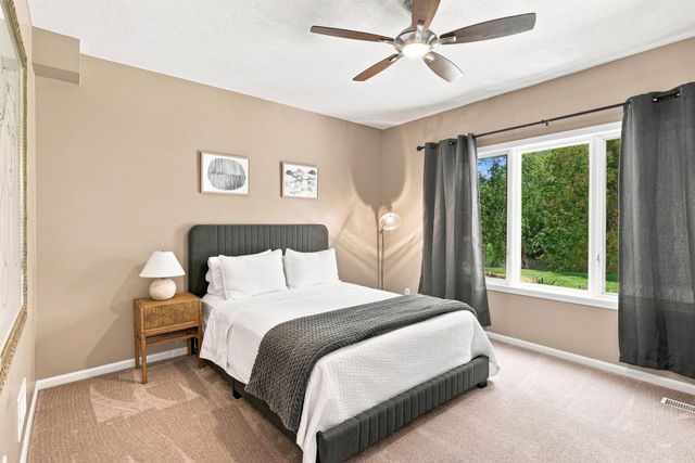 856 Great Oaks Trail, Eagan, MN 55123