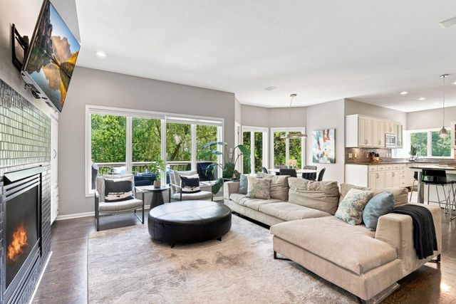 856 Great Oaks Trail, Eagan, MN 55123