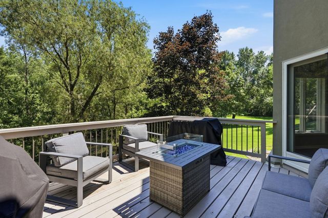 856 Great Oaks Trail, Eagan, MN 55123