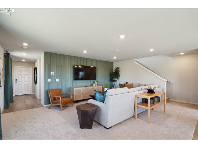 516 Spring Blvd, Woodburn, OR 97071