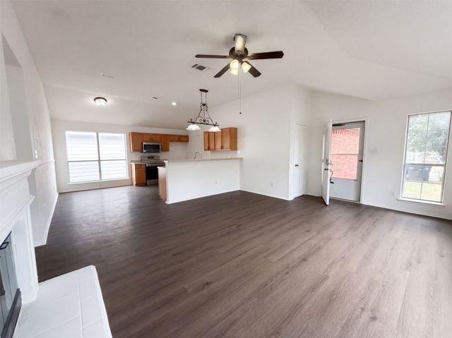 1033 Olivewood Lane, Fort Worth, TX 76140