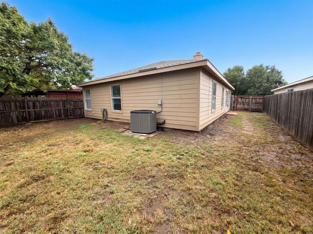 1033 Olivewood Lane, Fort Worth, TX 76140