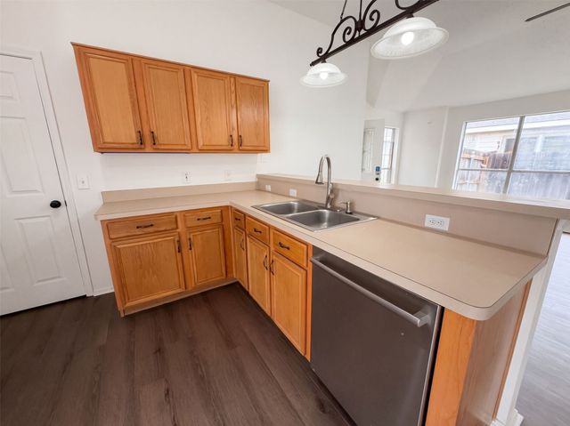 1033 Olivewood Lane, Fort Worth, TX 76140