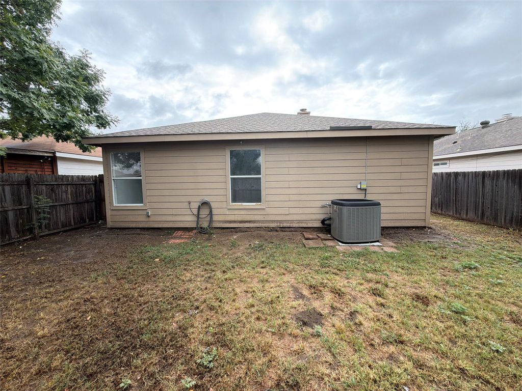1033 Olivewood Lane, Fort Worth, TX 76140 — photo 5