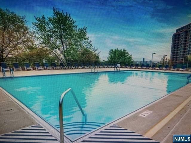 300 Winston Drive 207, Cliffside Park, NJ 07010