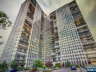 300 Winston Drive 207, Cliffside Park, NJ 07010