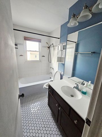 1607 Hoyt Avenue E, Saint Paul, MN 55106