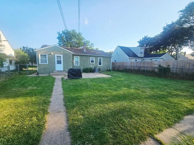 1607 Hoyt Avenue E, Saint Paul, MN 55106