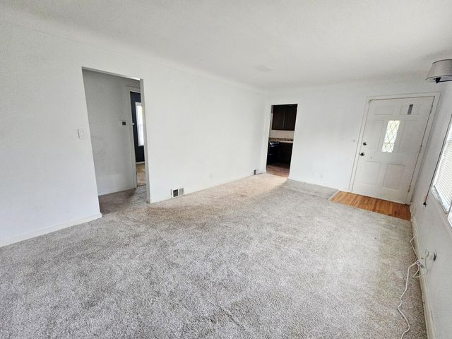 1607 Hoyt Avenue E, Saint Paul, MN 55106