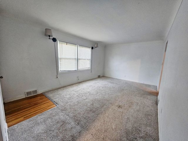 1607 Hoyt Avenue E, Saint Paul, MN 55106