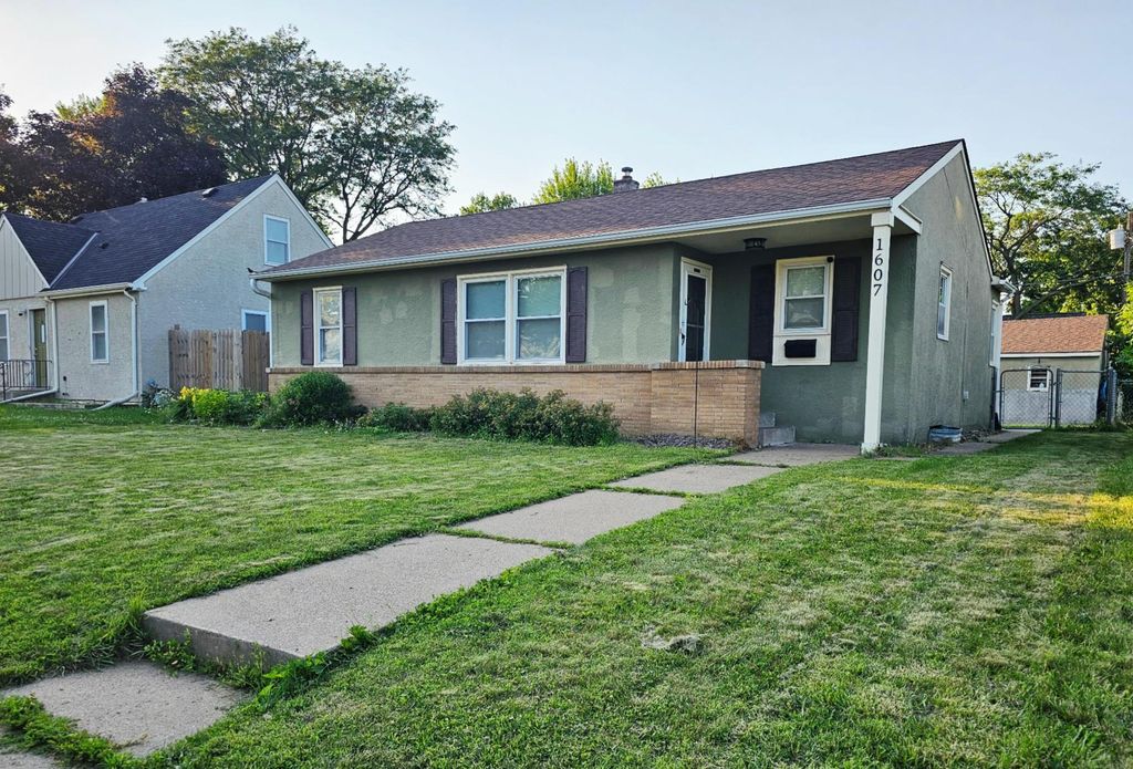 1607 Hoyt Avenue E, Saint Paul, MN 55106