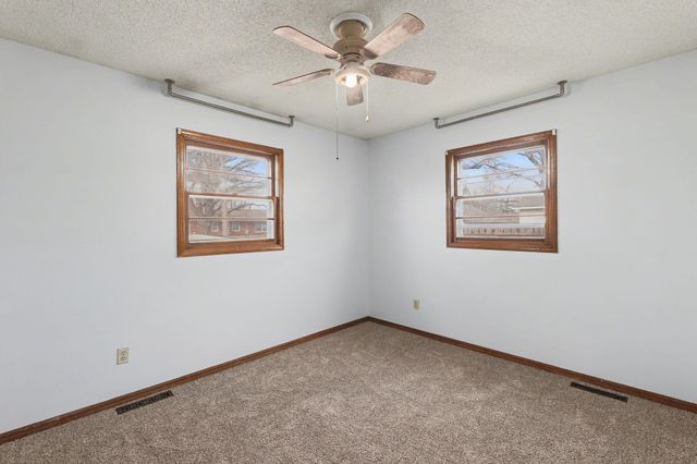 1313 Berry Ave, Newton, KS 67114