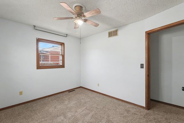 1313 Berry Ave, Newton, KS 67114