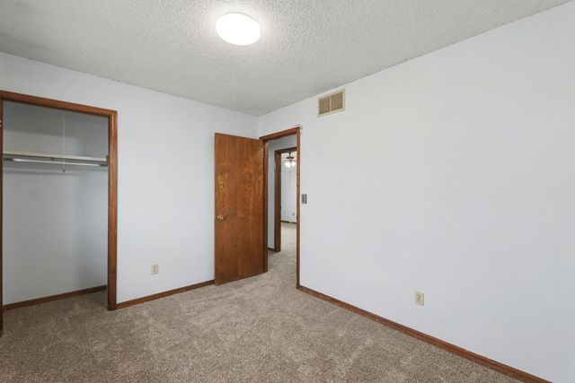 1313 Berry Ave, Newton, KS 67114