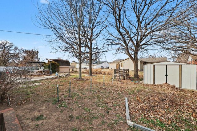 1313 Berry Ave, Newton, KS 67114