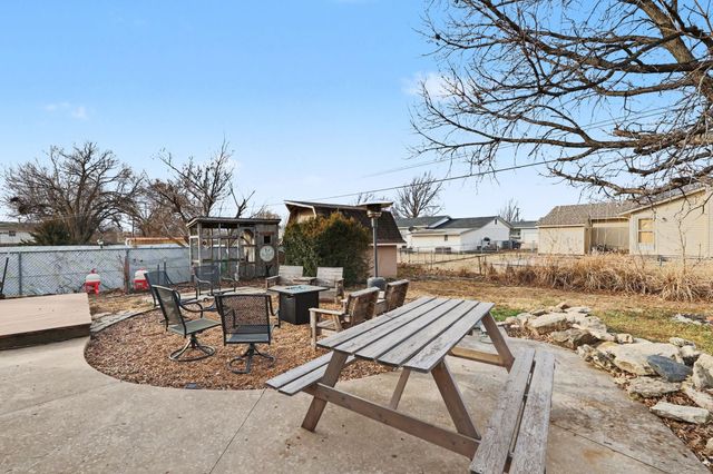 1313 Berry Ave, Newton, KS 67114