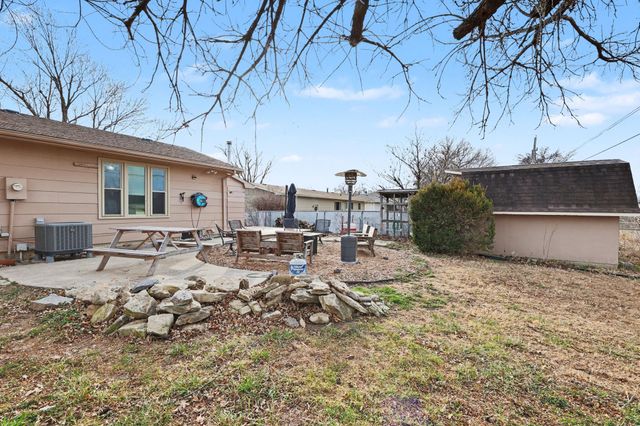 1313 Berry Ave, Newton, KS 67114