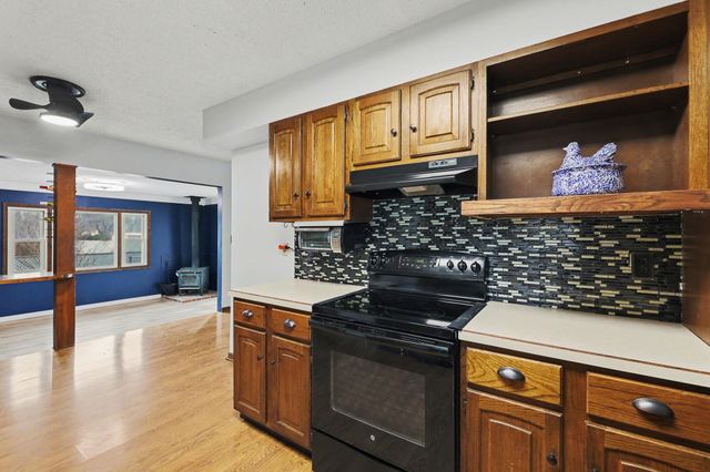 1313 Berry Ave, Newton, KS 67114