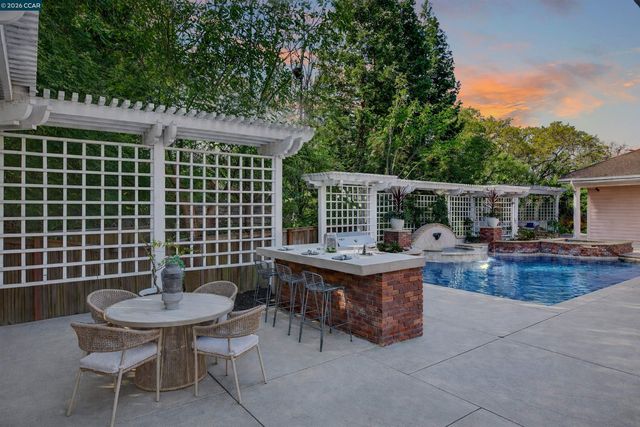 3 Brooktree Dr, Danville, CA 94506