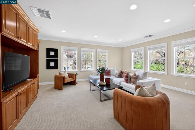 3 Brooktree Dr, Danville, CA 94506