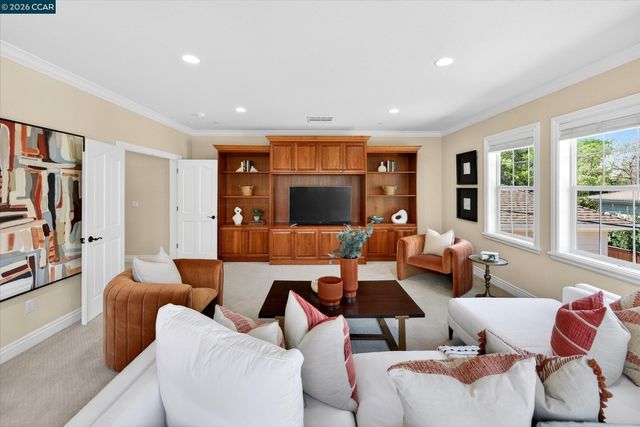 3 Brooktree Dr, Danville, CA 94506