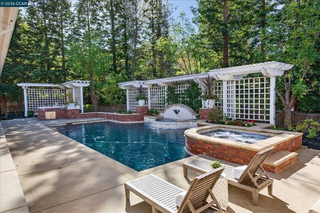 3 Brooktree Dr, Danville, CA 94506
