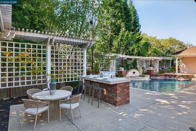 3 Brooktree Dr, Danville, CA 94506